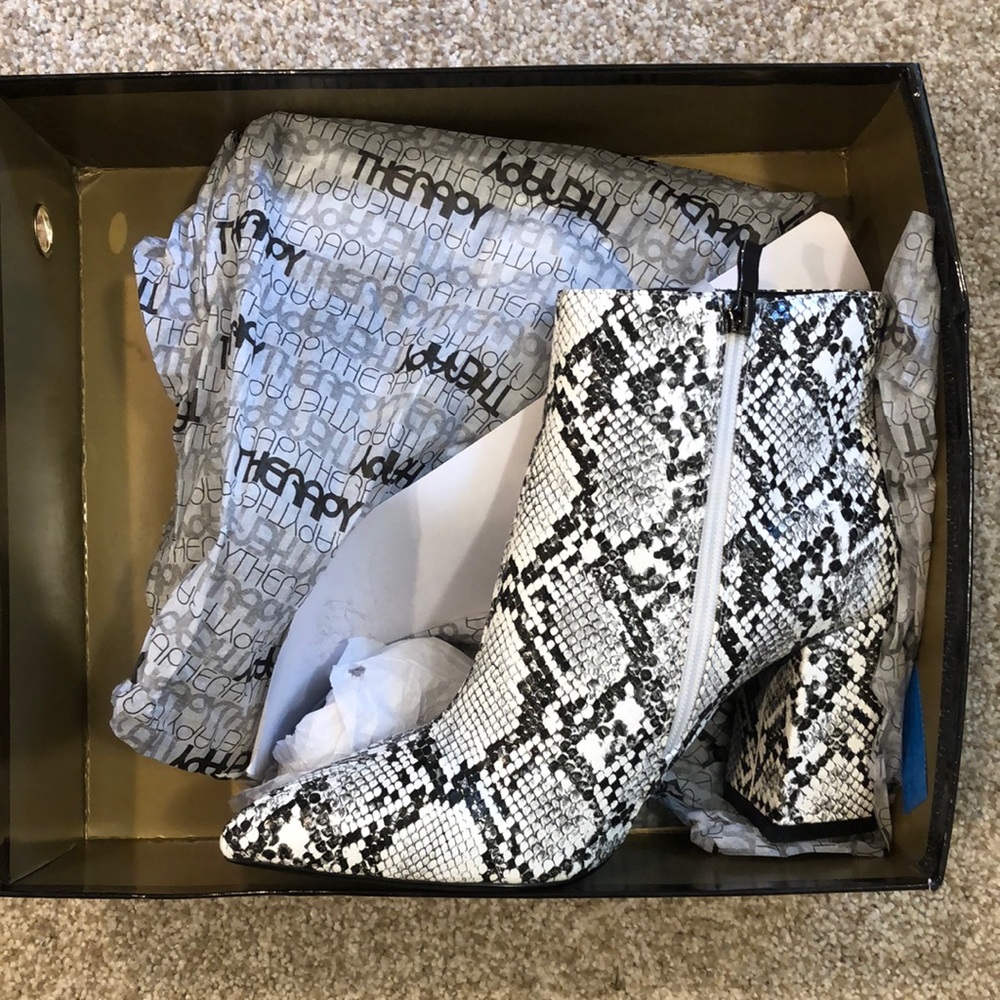 Therapy snakeskin boots from princess Polly size 9